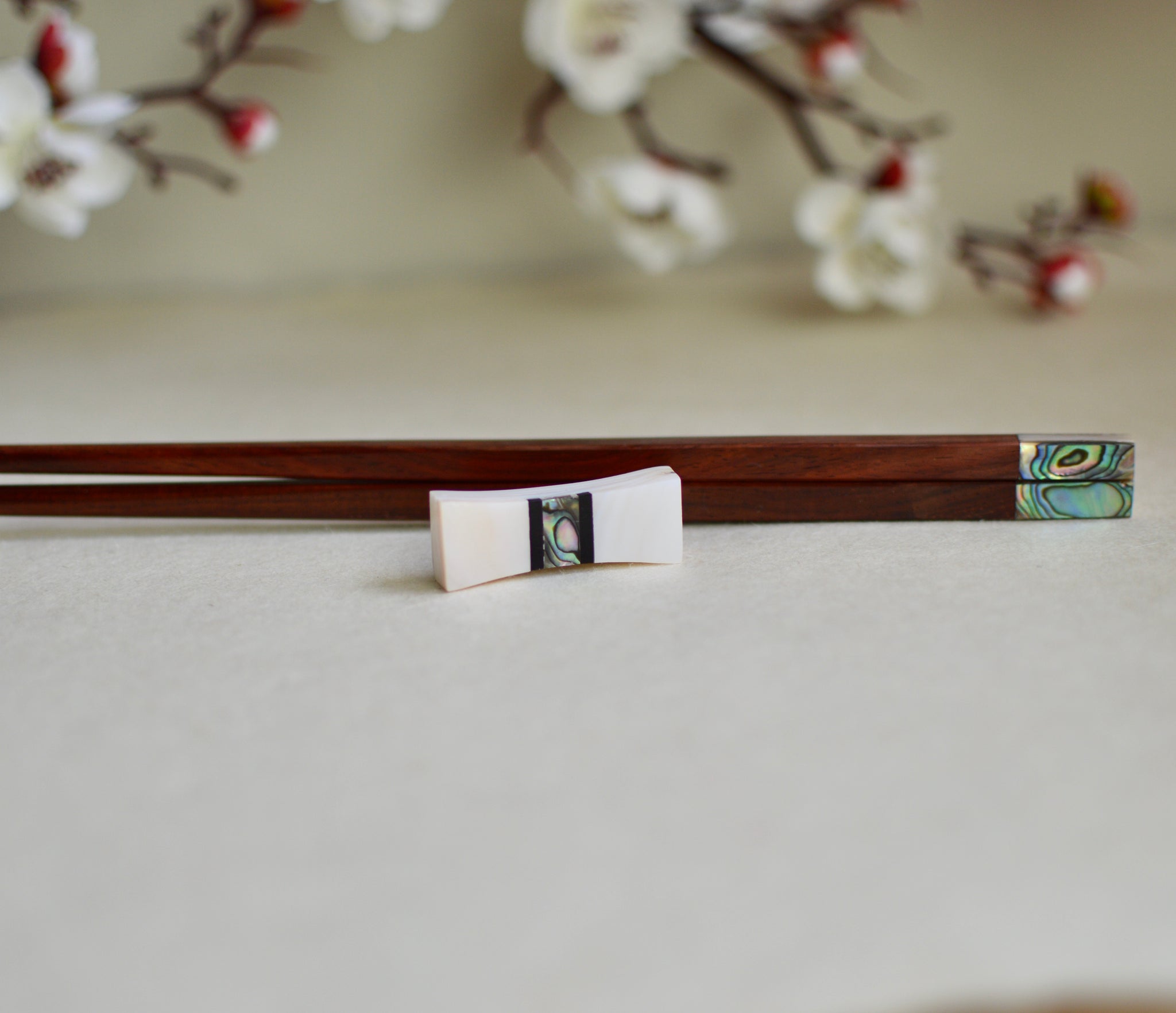 Pearl Chopstick Rest-Bow