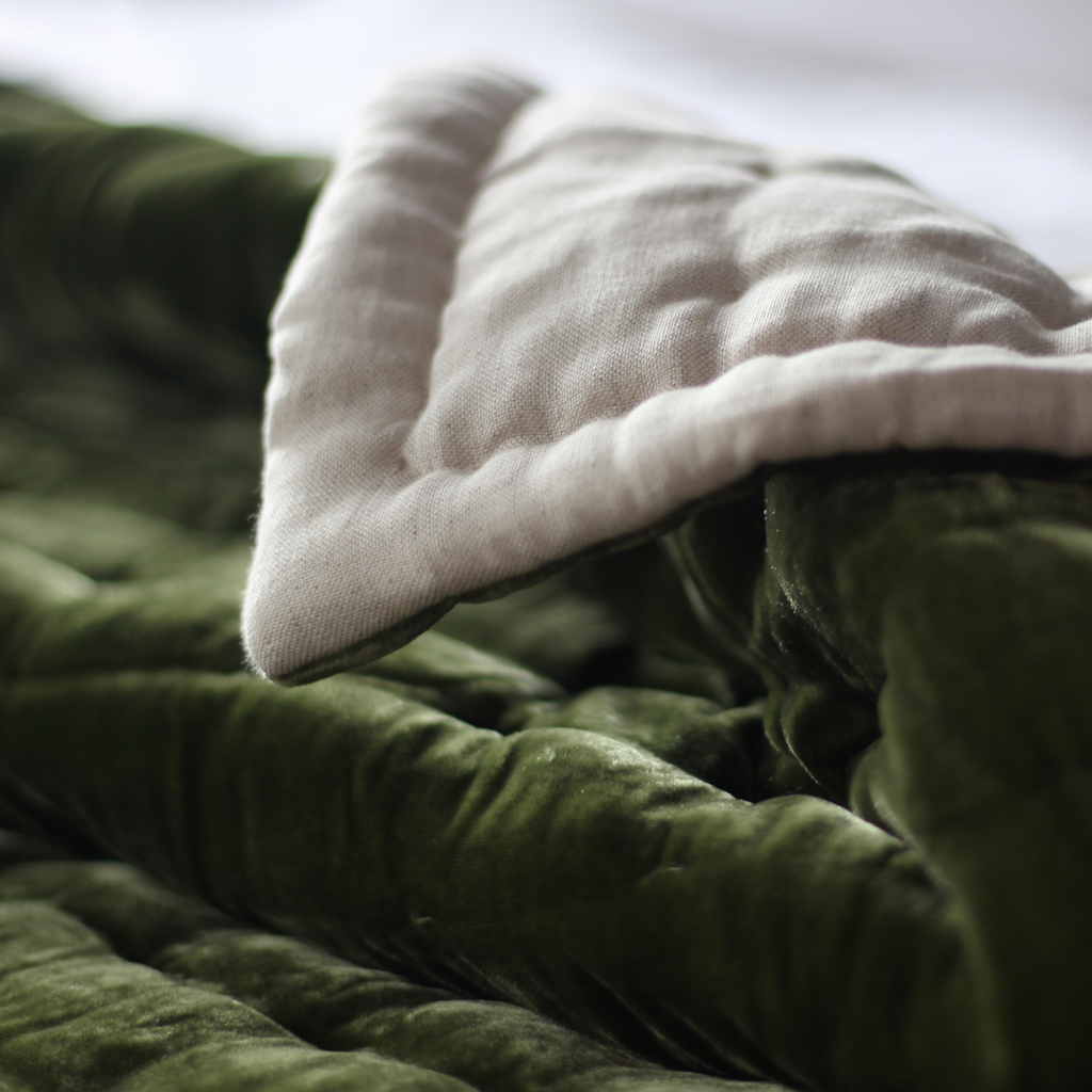 Green Forest Velvet top/Tan Linen back quilt