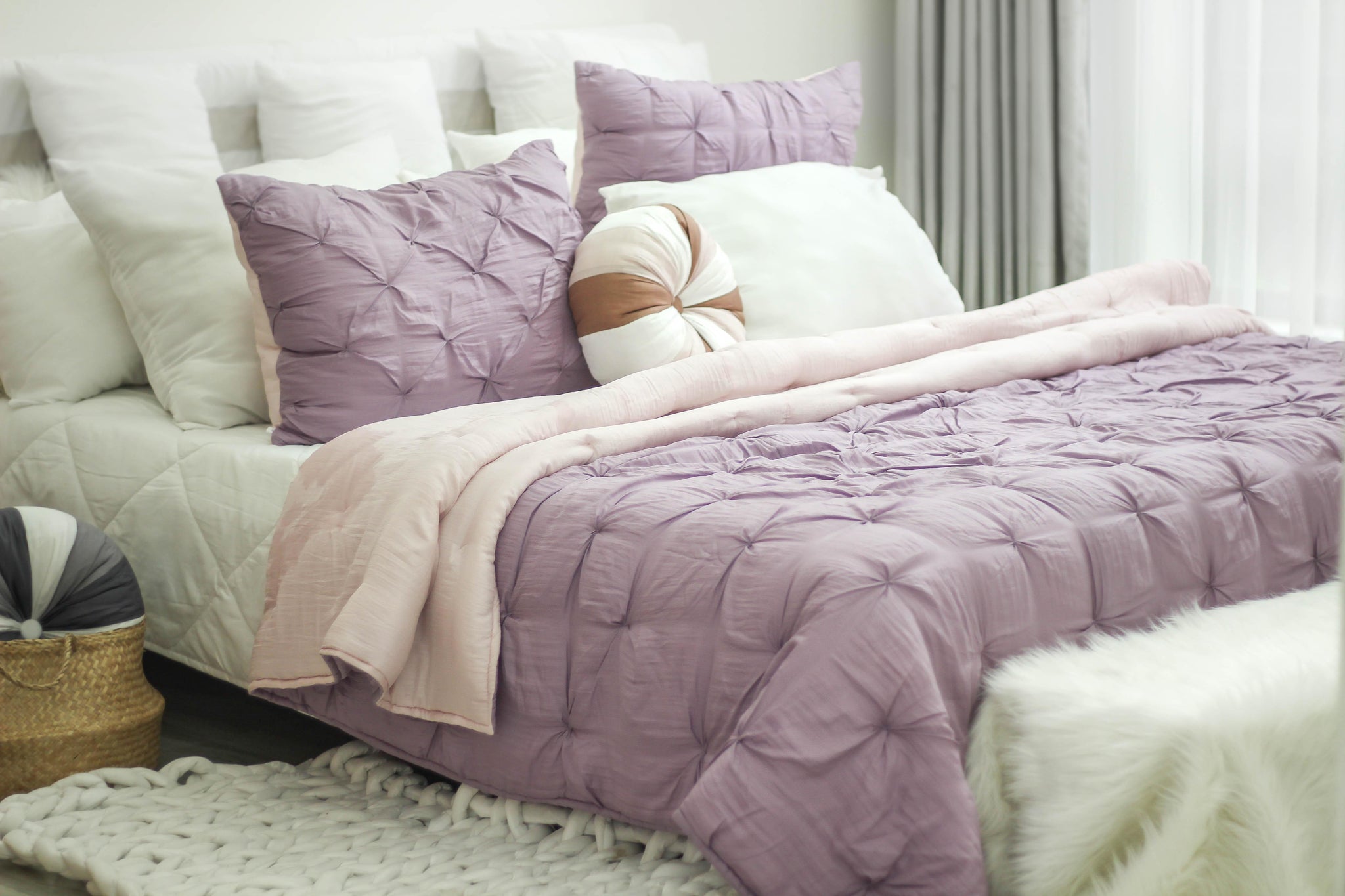 Silk comforter set with silk round shams
