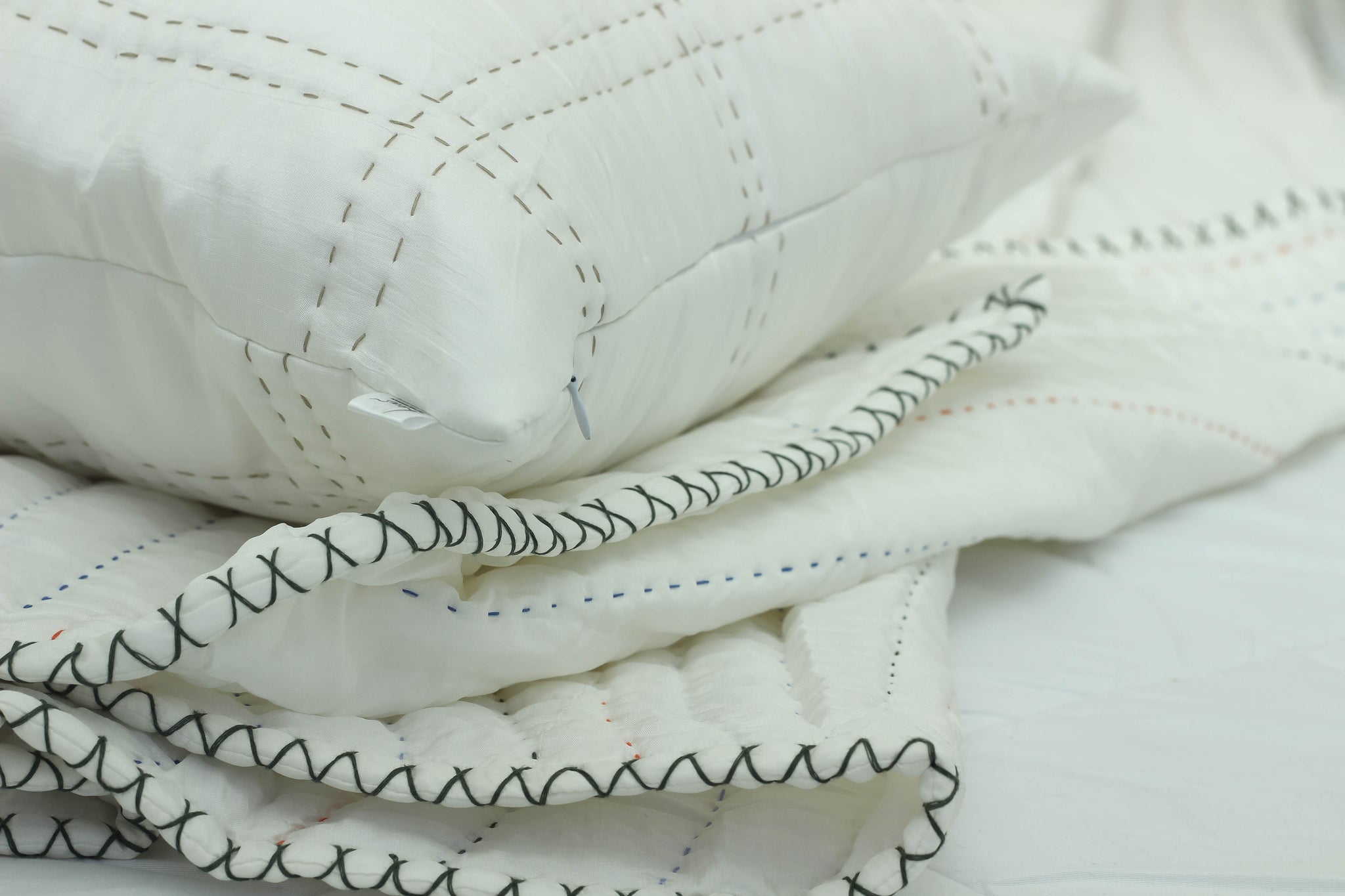 Willow Hand Stitched Silk Quilts & Coverlet|White Silk Comforter Set