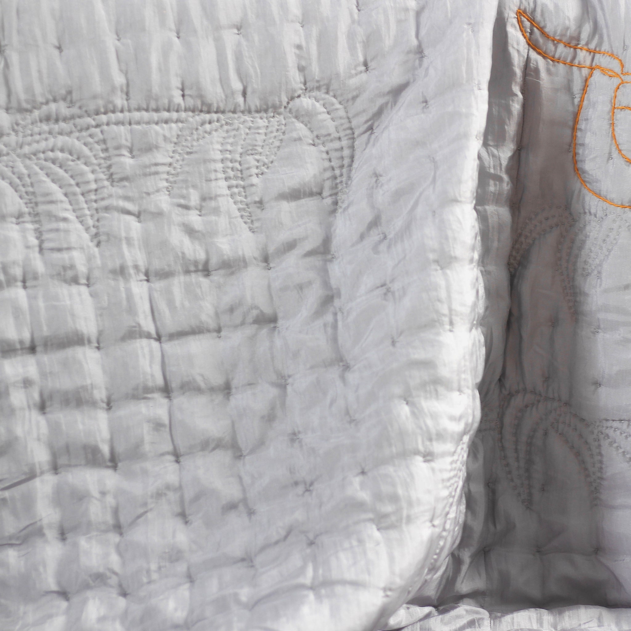 Mulberry Silk Quilt and Shams Comforter sets-The Thorn Bird Hand Embroidery